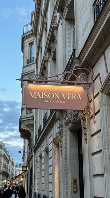 Elegant Hair and Color Salon Sign in Paris