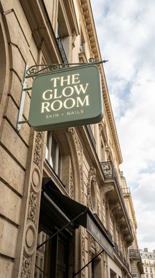 Elegant Spa Signage for The Glow Room in Paris